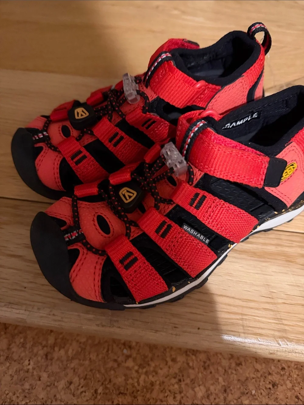 KEEN kids Newport H2 Water Friendly Sandal - SAMPLE PAIR